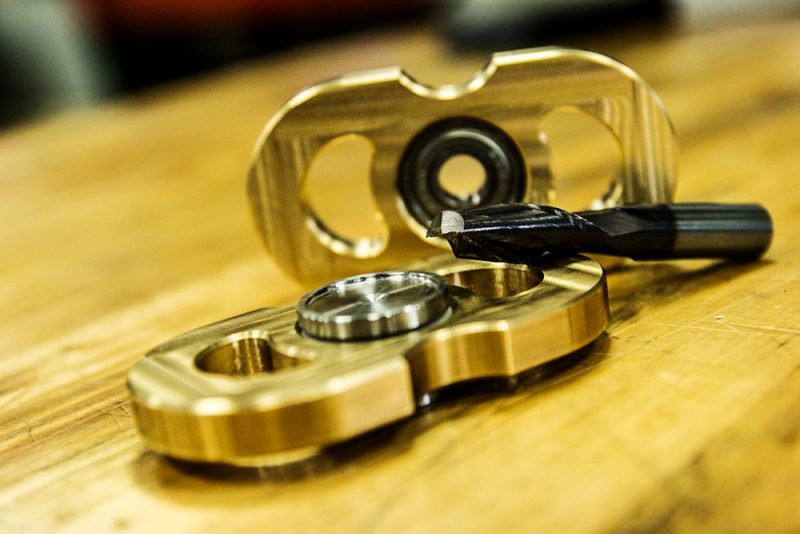 make your own fidget spinner with a Tormach mill