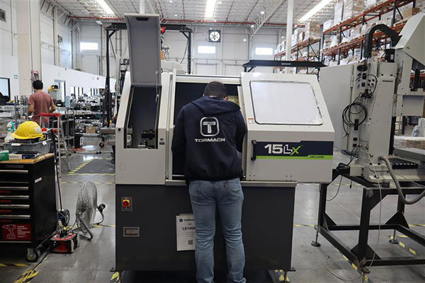Tormach employee assembling a 15LX lathe